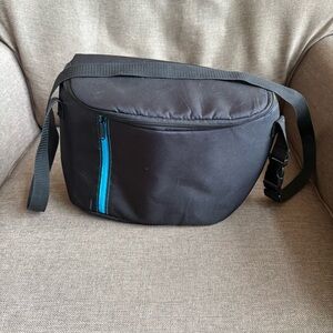 Blue & Black Crossbody diaper/Bottle Bag  - Unbranded. INV25/488